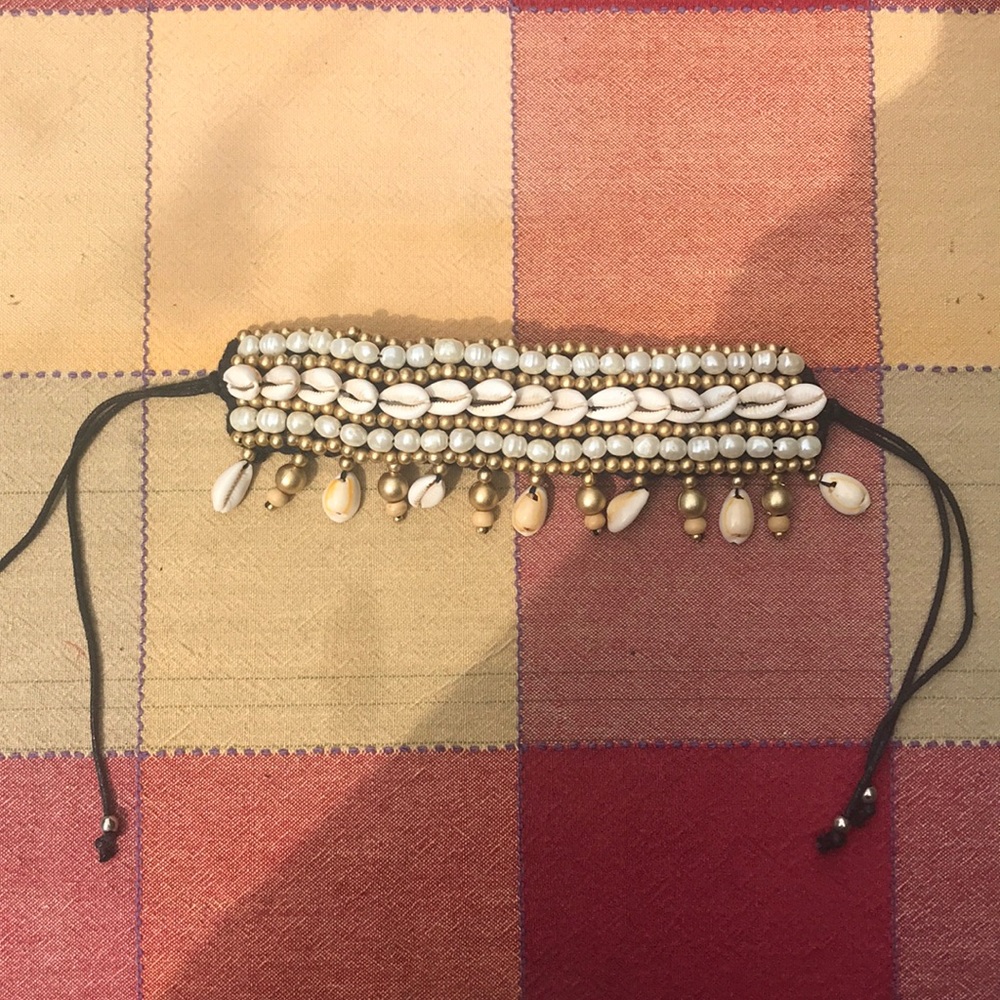 Balinese shell choker